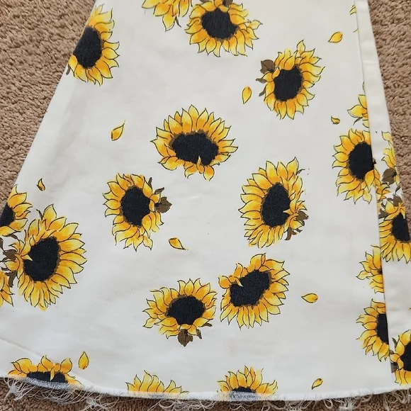 Sunflower Print Flare Pants - Picture 11 of 12
